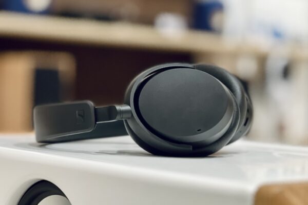 headphone-sennheiser-accentum-wireless-5